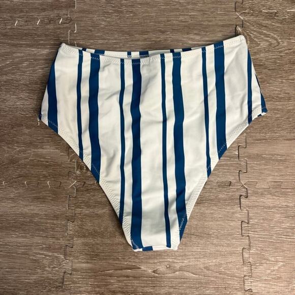 NWT‎ CUPSHE Women's Striped Halter Bikini Bottoms Blue Size Medium - Picture 3 of 3